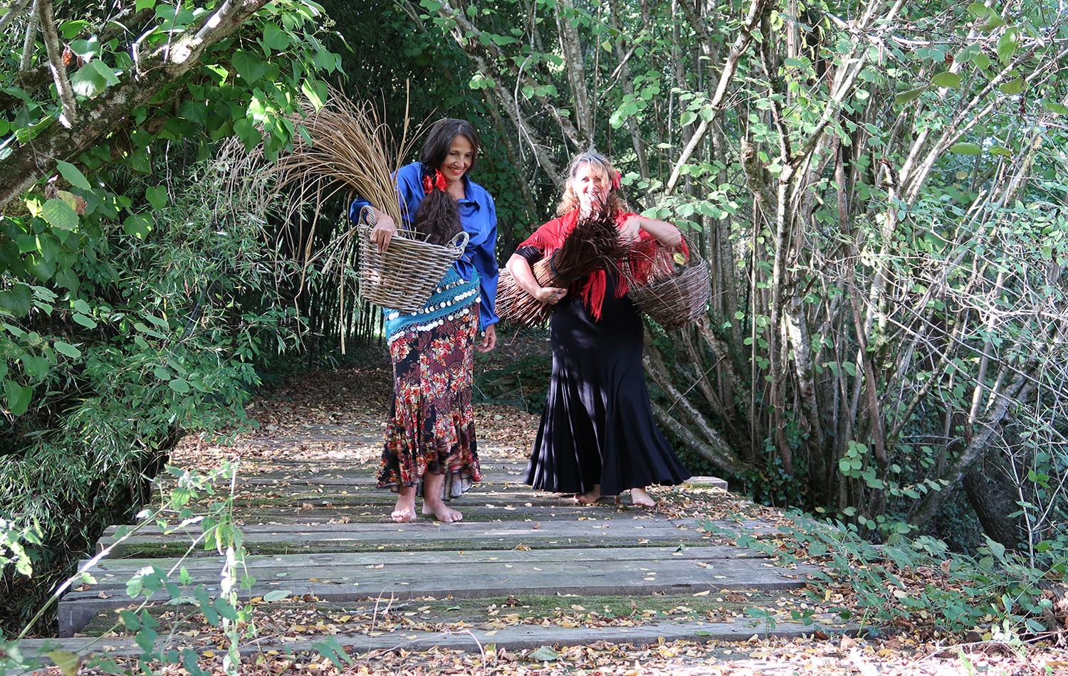 Valerie et cristina arrivent sur le pont